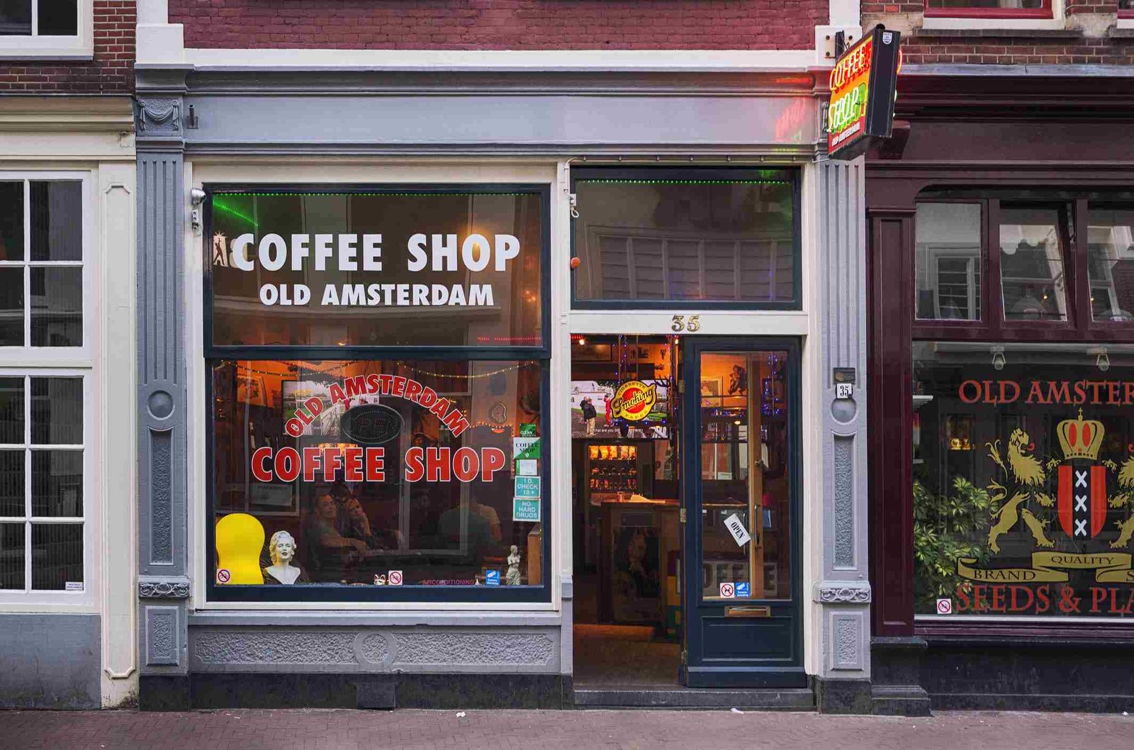 16 Amsterdam Coffee Shop